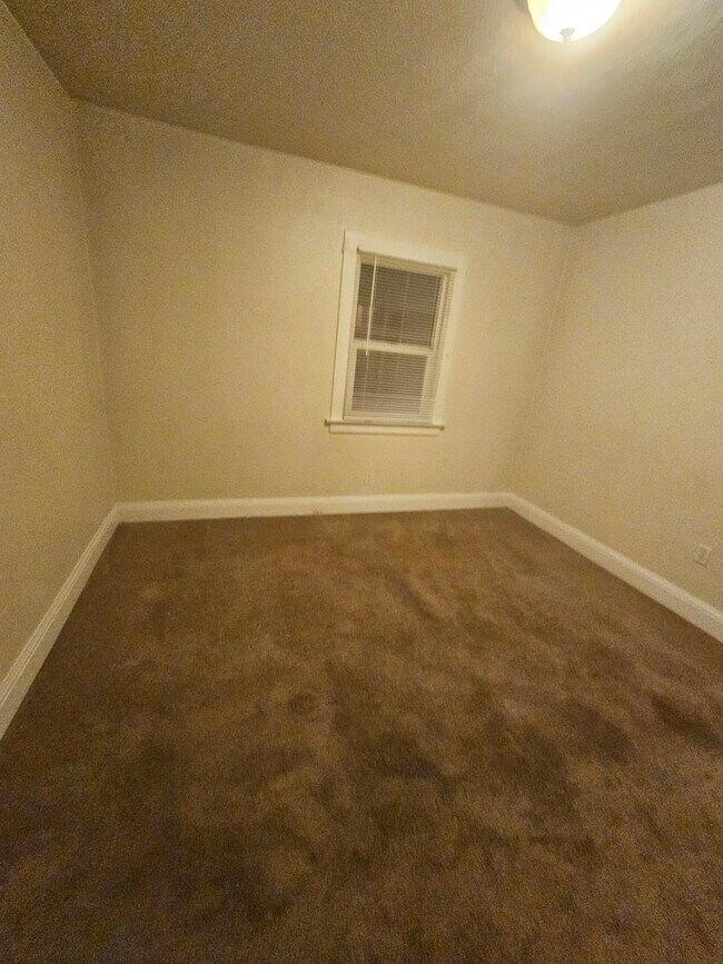 Building Photo - 726 2nd St