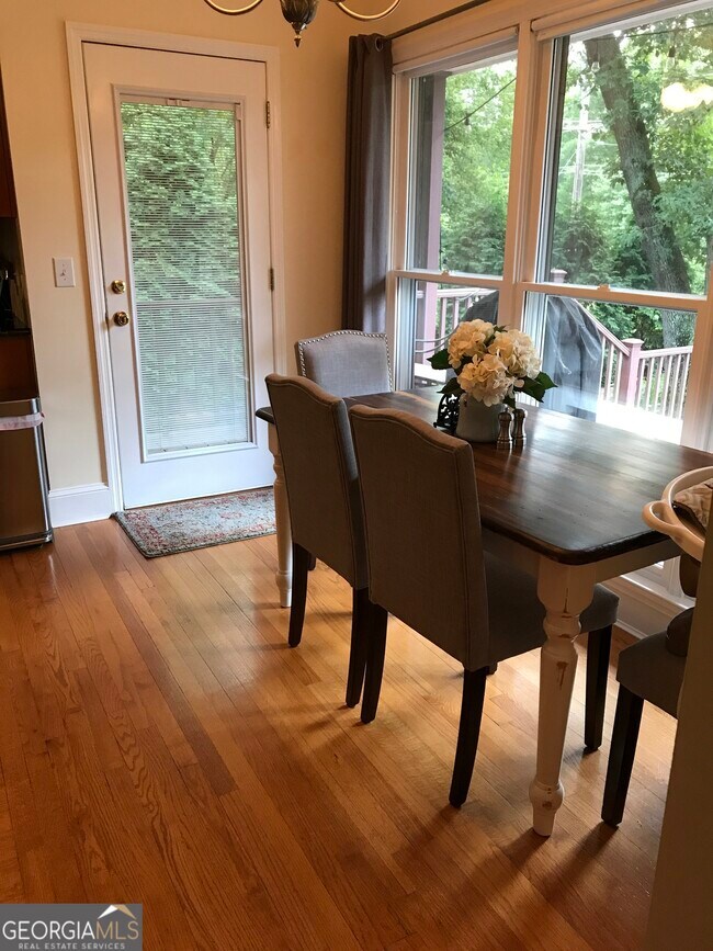 Building Photo - 1031 Simonton Dr