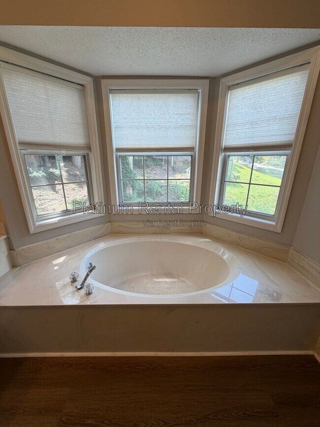 Building Photo - 5116 Laurel Bridge Ct SE