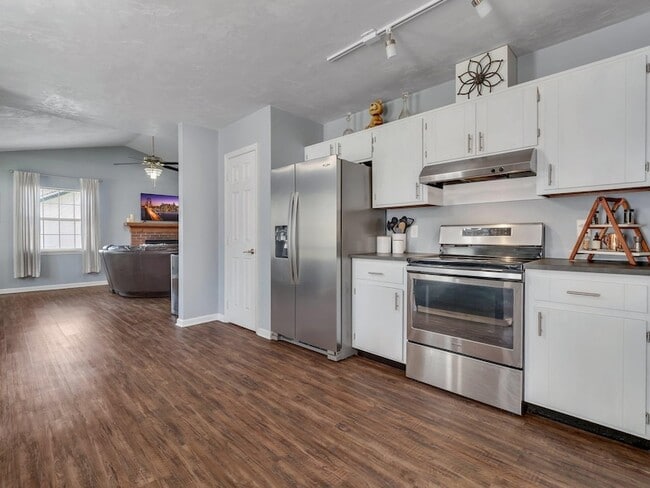 Building Photo - 1572 Cinnamon Bear Cir