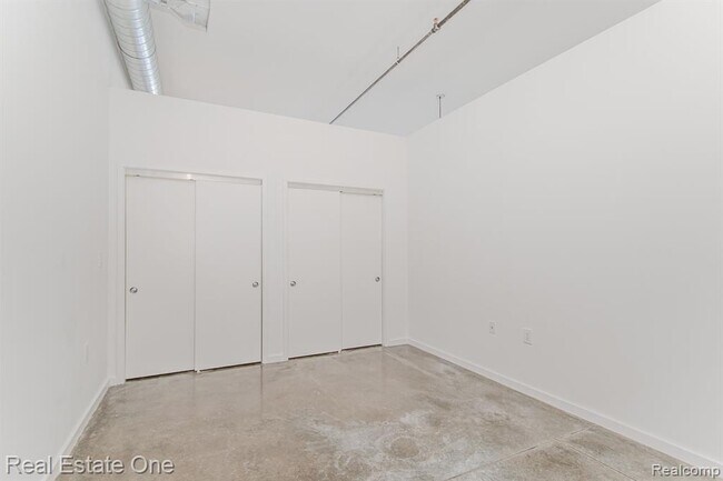 Building Photo - 211 E 9 Mile Rd