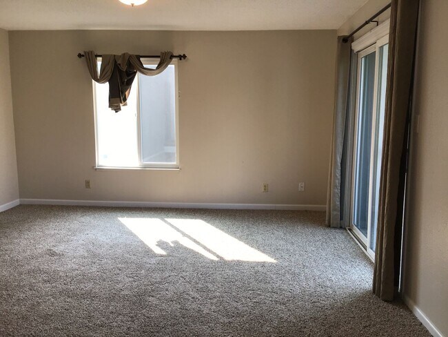 Building Photo - Apartment in Carson Park Condominium