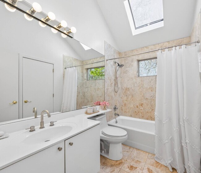 Building Photo - 12 Douglas Ct