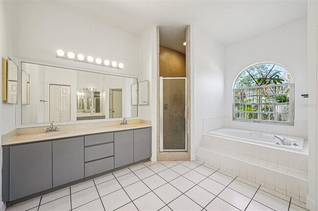 Building Photo - 918 Academy Dr