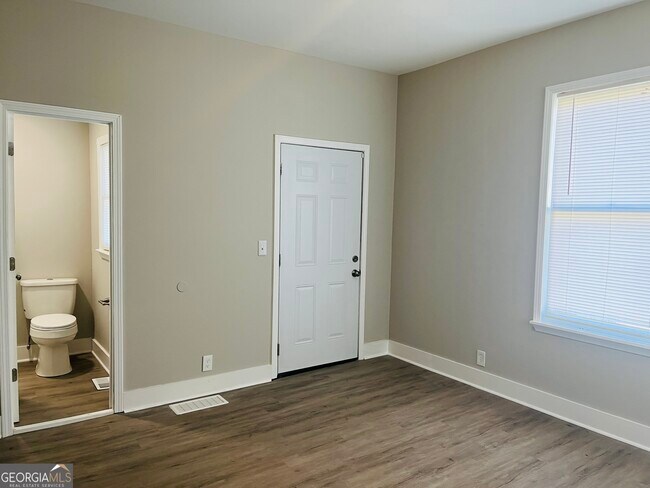 Building Photo - 608 Askew Ave