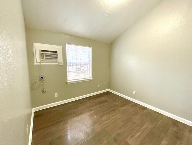 Building Photo - 602 Lovett Ave