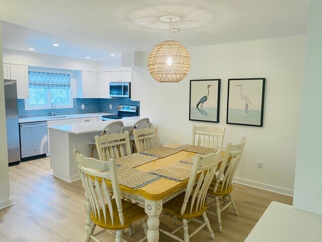 Building Photo - Winter Rental in Pine Knoll Shores