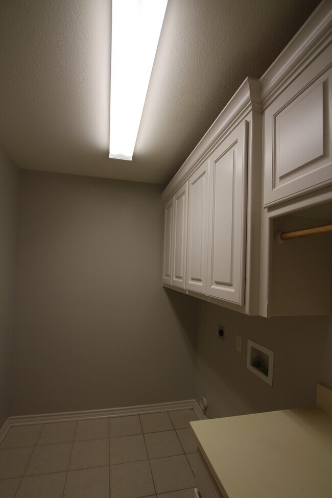Building Photo - Coming Soon! Luxurious 3 Bed 2.5 Bath Rent...