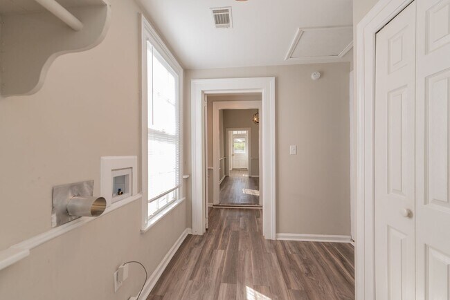 Building Photo - 1 bed/1 bath house for rent close to Downtown Augusta, with off-street parking!