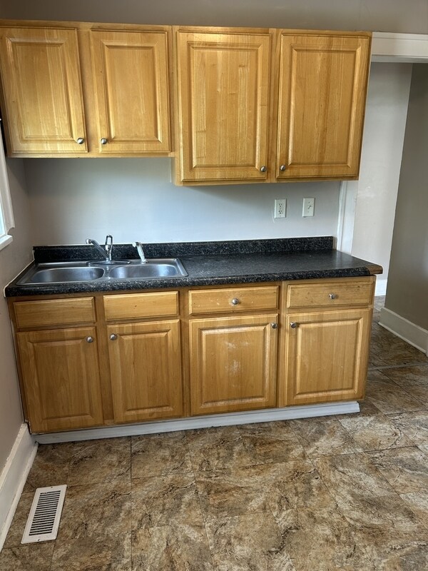 Primary Photo - 831 N 9th St
