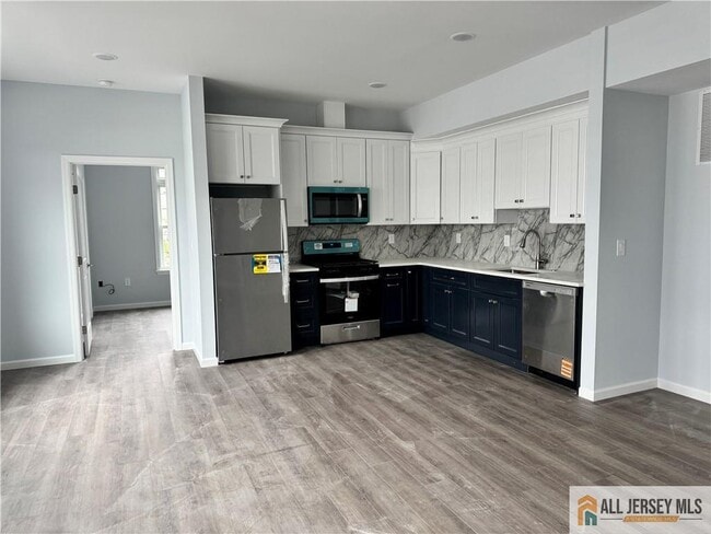 Building Photo - 617 Lincoln Blvd