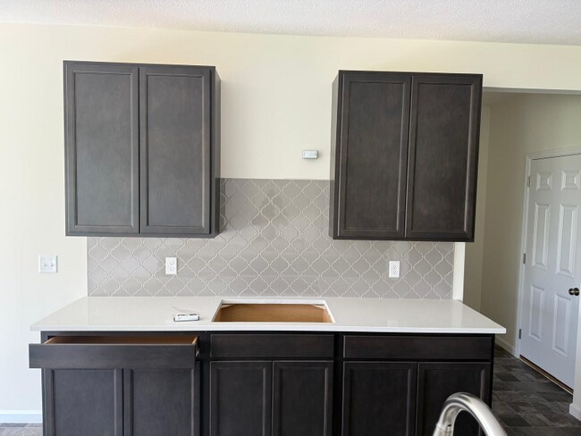 Building Photo - 933 Reeder Cir