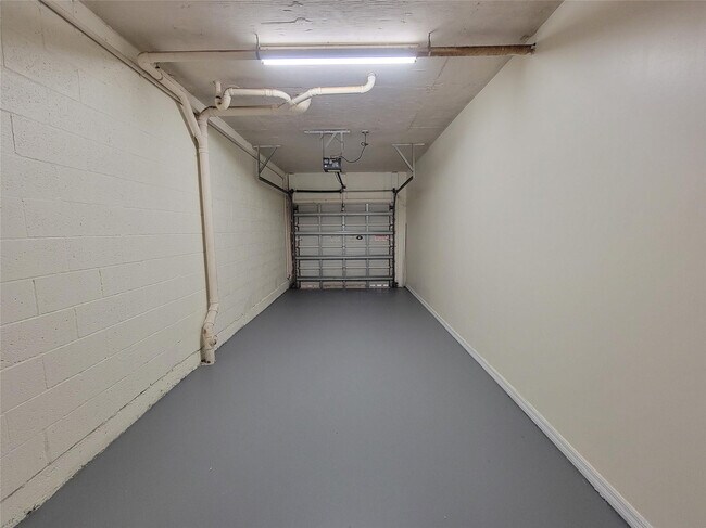 Building Photo - 2109 Belmont Ln