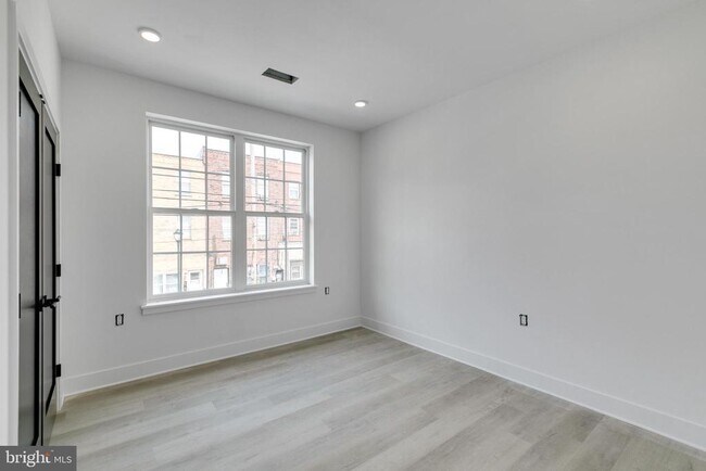 Building Photo - 3045 Richmond St