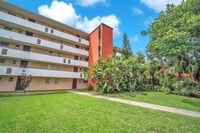 Building Photo - 1700 NE 191st St