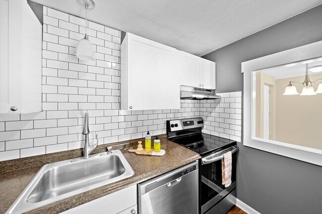 Building Photo - 80 Fountain Ln