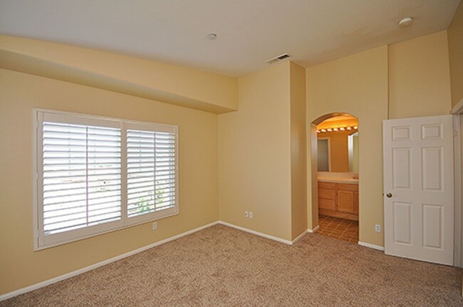 Building Photo - Stunning 3 Bedroom Condo in San Marcos wit...