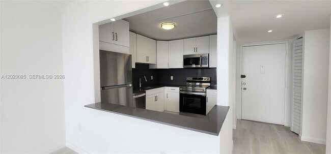 Building Photo - 1200 NE Miami Gardens Dr