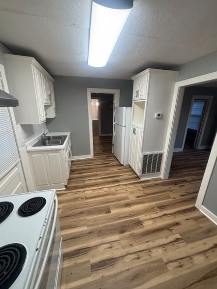 Building Photo - 701 Fanning St