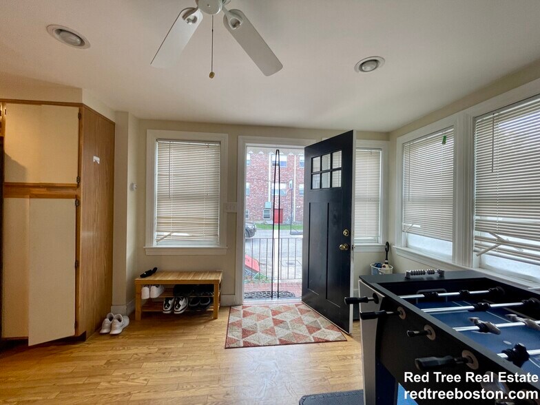 Building Photo - 83 Lexington St