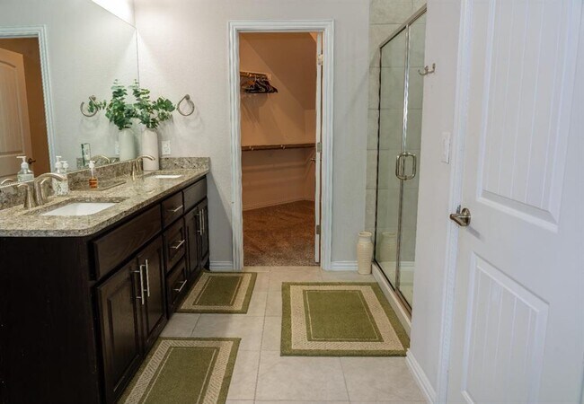 Building Photo - 12904 Stanford Dr