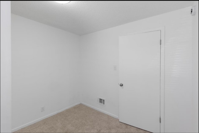 Building Photo - Updated South Omaha Home with Oversized Garage