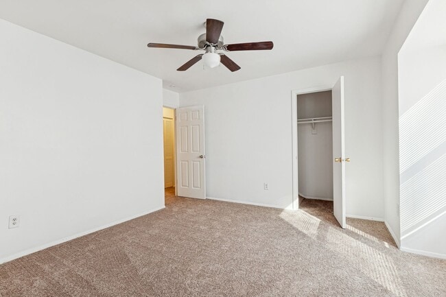 Building Photo - Cute townhome in Cavalier Manor!