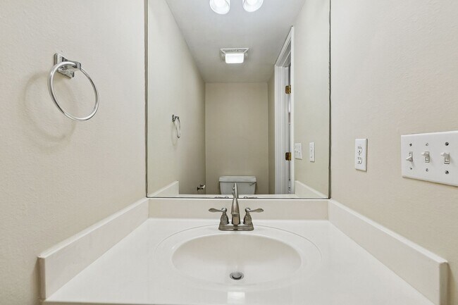 Building Photo - 102 Covington Meadow Cir