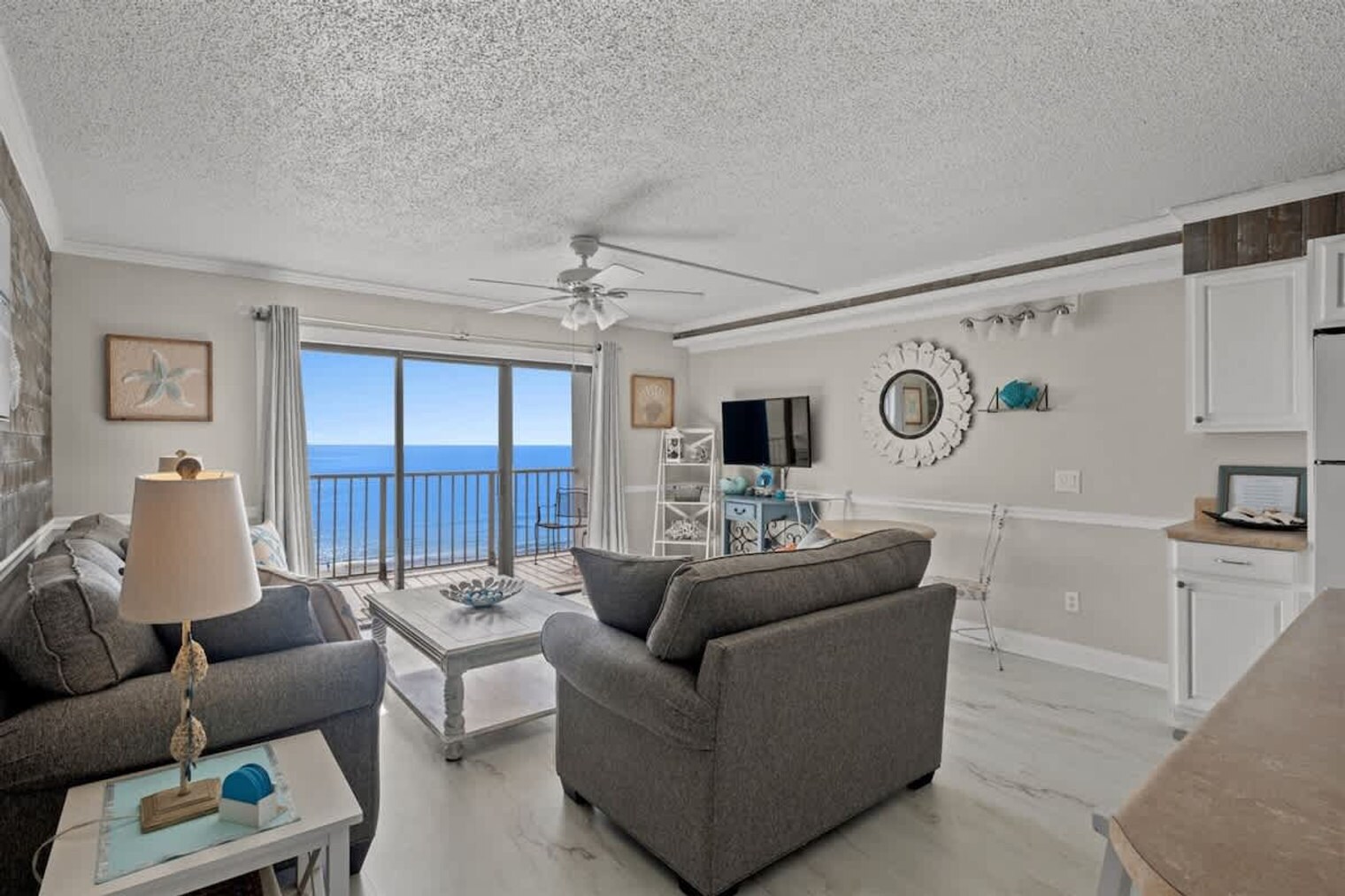 Building Photo - 8743 Thomas Dr