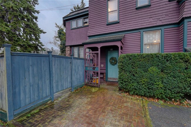 Primary Photo - 840 East Ave