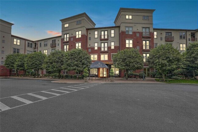 Building Photo - 1000 Providence Pl