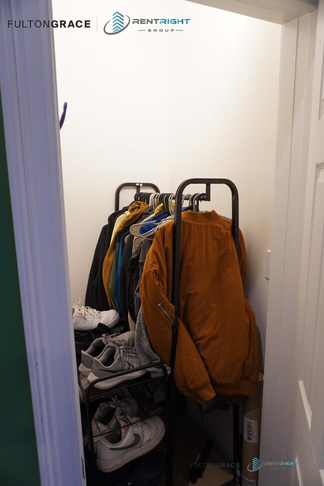 Building Photo - 2031 W 23rd St