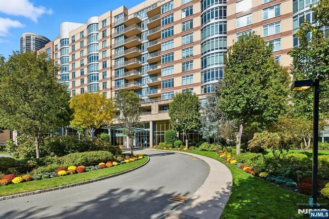 Building Photo - 8100 River Rd