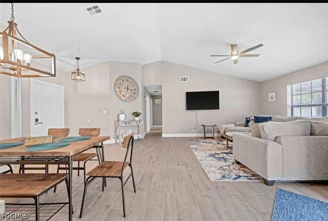 Building Photo - 2206 SE 4th St