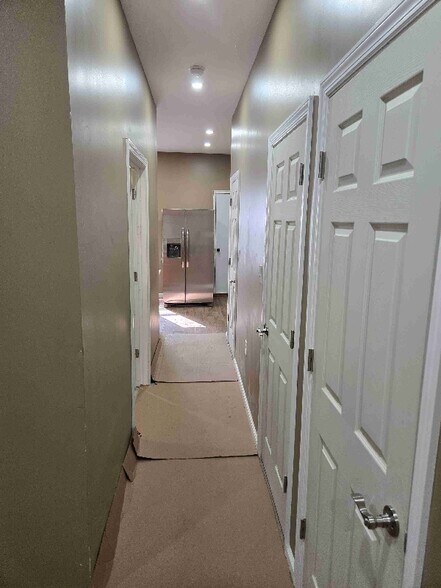 Building Photo - 52 Lander St