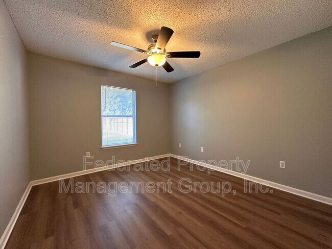 Building Photo - 3860 Hideaway Lane