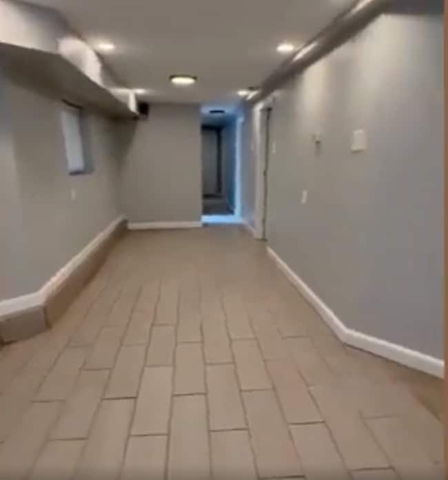 Building Photo - 6612 S Rhodes Ave