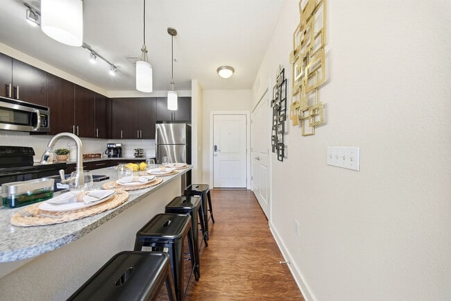 Building Photo - 1702 W Cleveland St