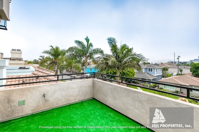Building Photo - Gorgeous, Large downtown Huntington Beach Vacation Rental
