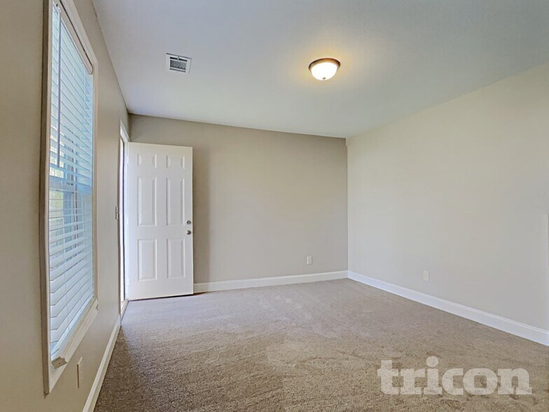 Building Photo - 1656 Deer Creek Ln