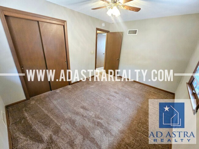 Building Photo - Spacious Duplex in Independence-Available ...