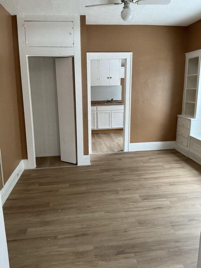 Building Photo - 4233 Valley Rd