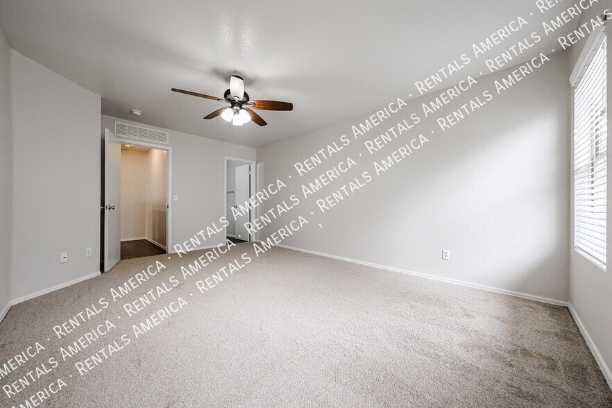 Building Photo - 8554 E Meseto Ave