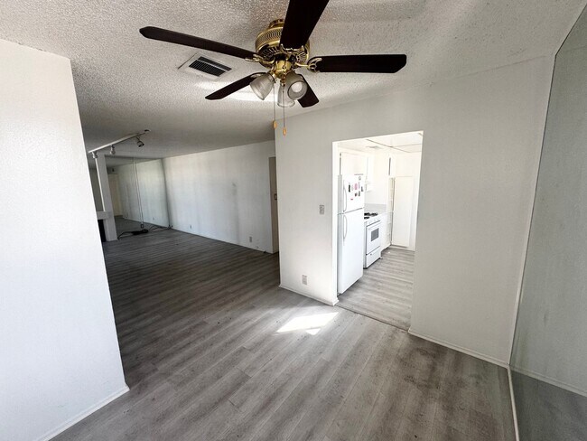 Building Photo - SPACIOUS AND REMODELED 1 BEDROOM 1 BATH, SECOND FLOOR UNIT