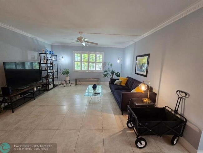 Building Photo - 669 W Oakland Park Blvd