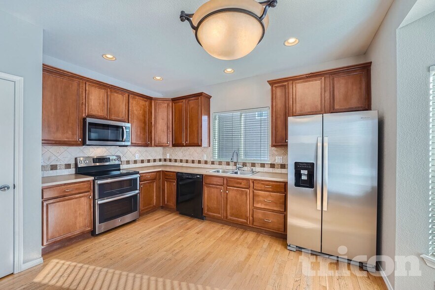 Building Photo - 1220 Sunset Way