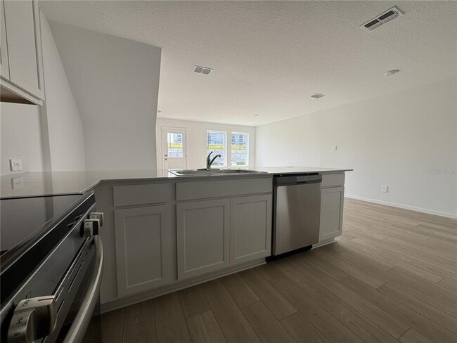 Building Photo - 830 Lynx St