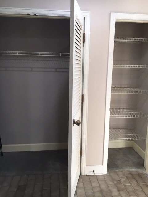 Building Photo - 123 N Locust St