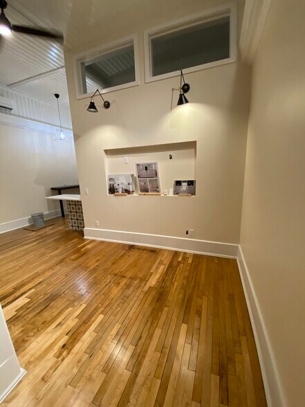 Front room - 1728 N Franklin Pl