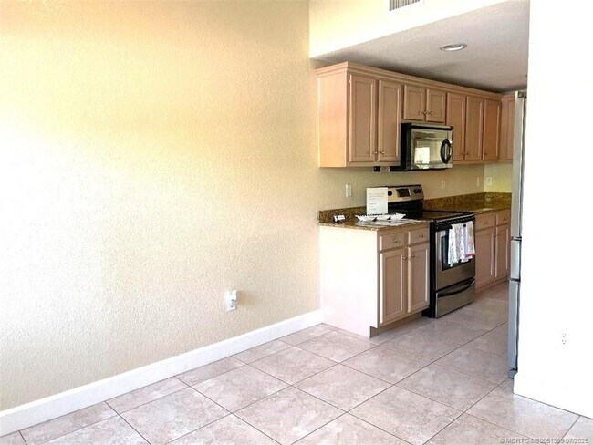 Building Photo - 4210 Gator Trace Ave